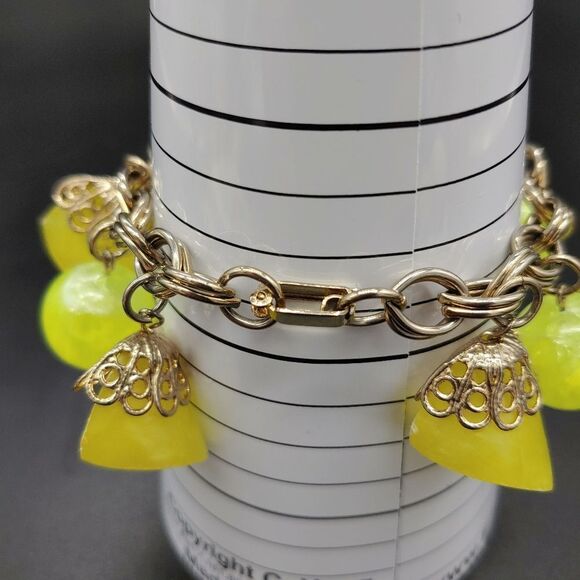 Lucite chunky plastic bracelet GLOWS - Picture 3 of 5